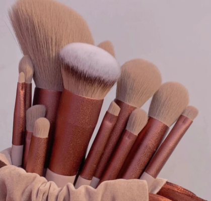 DYVIRA brushset product view 3